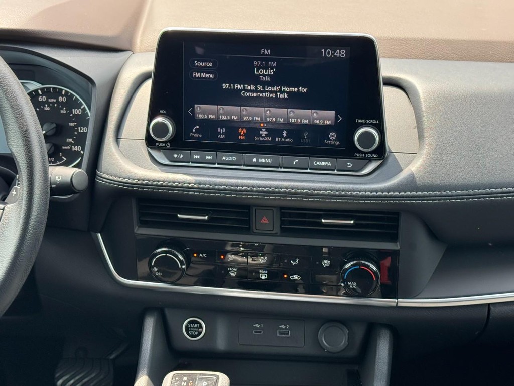 Nissan Rogue Vehicle Full-screen Gallery Image 13