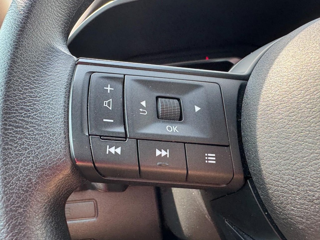 Nissan Rogue Vehicle Full-screen Gallery Image 16