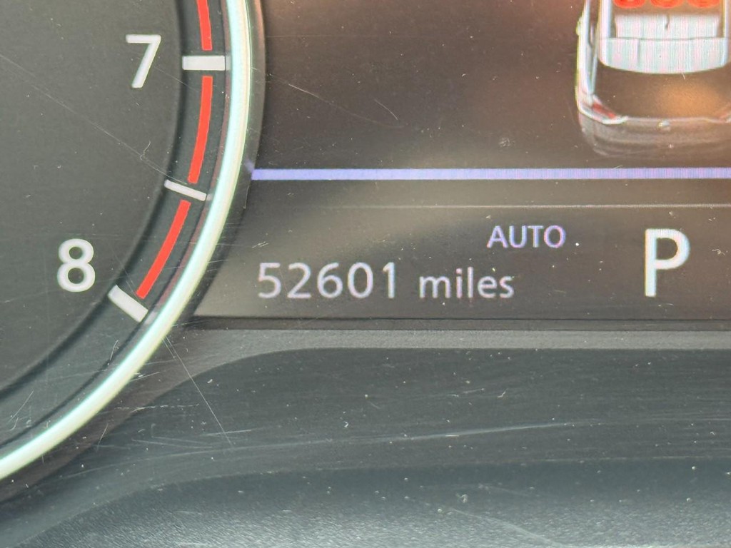 Nissan Rogue Vehicle Full-screen Gallery Image 18