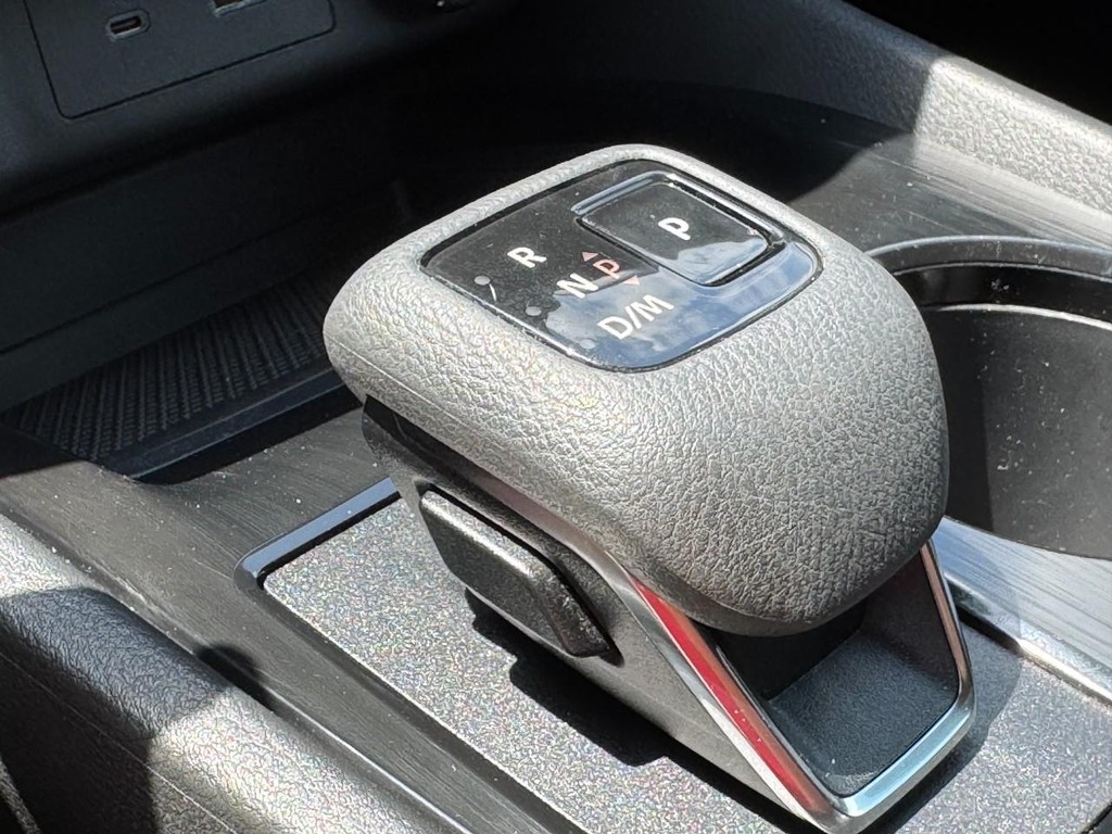 Nissan Rogue Vehicle Full-screen Gallery Image 19