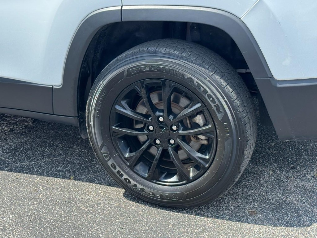 Jeep Cherokee Vehicle Full-screen Gallery Image 05