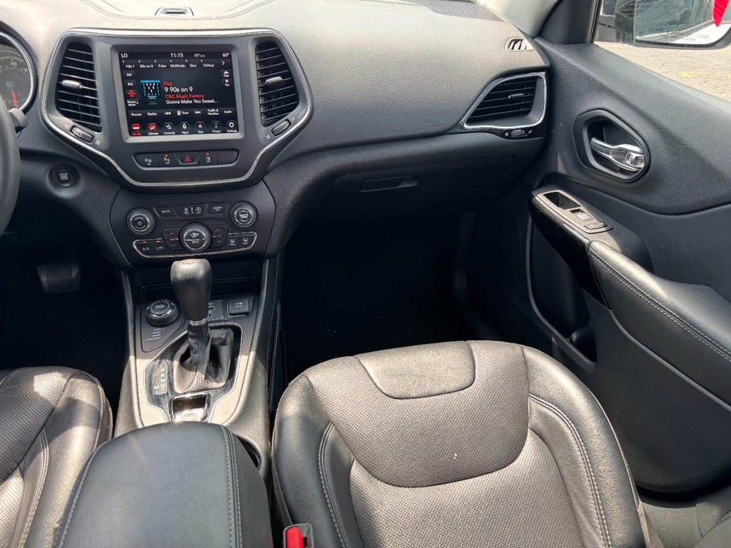 Jeep Cherokee Vehicle Full-screen Gallery Image 15