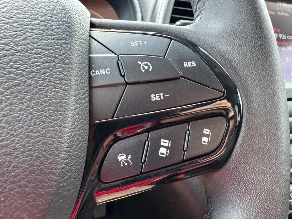 Jeep Cherokee Vehicle Full-screen Gallery Image 17