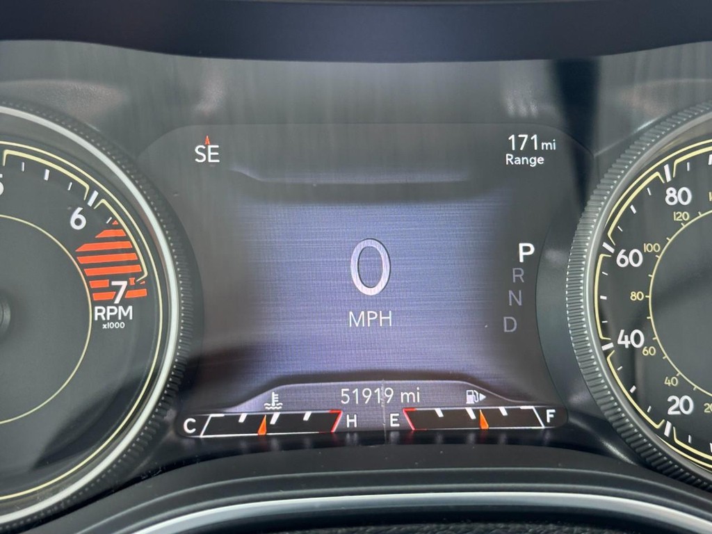 Jeep Cherokee Vehicle Full-screen Gallery Image 18