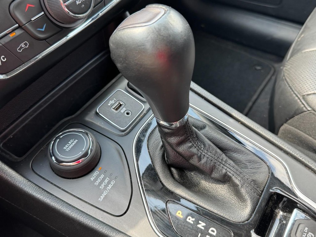 Jeep Cherokee Vehicle Full-screen Gallery Image 19