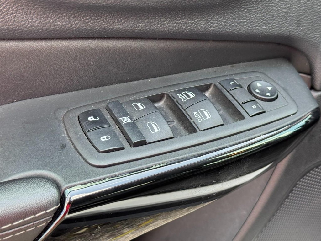 Jeep Cherokee Vehicle Full-screen Gallery Image 23