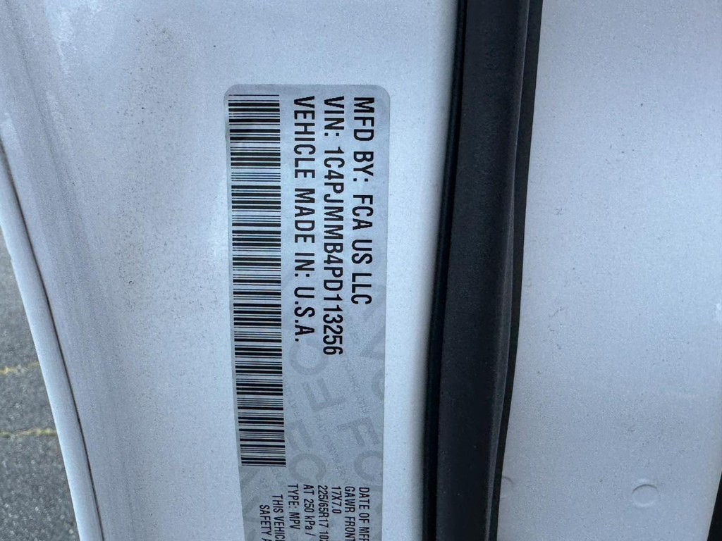 Jeep Cherokee Vehicle Full-screen Gallery Image 25