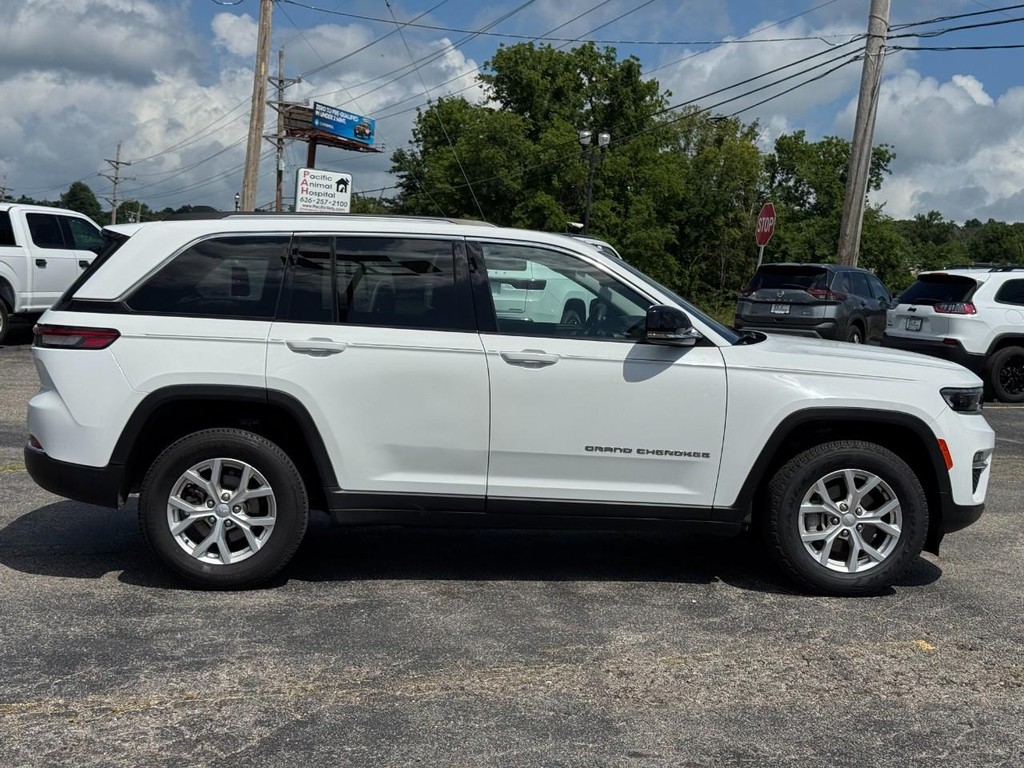Jeep Grand Cherokee Vehicle Full-screen Gallery Image 02