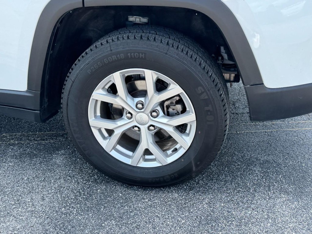 Jeep Grand Cherokee Vehicle Full-screen Gallery Image 05