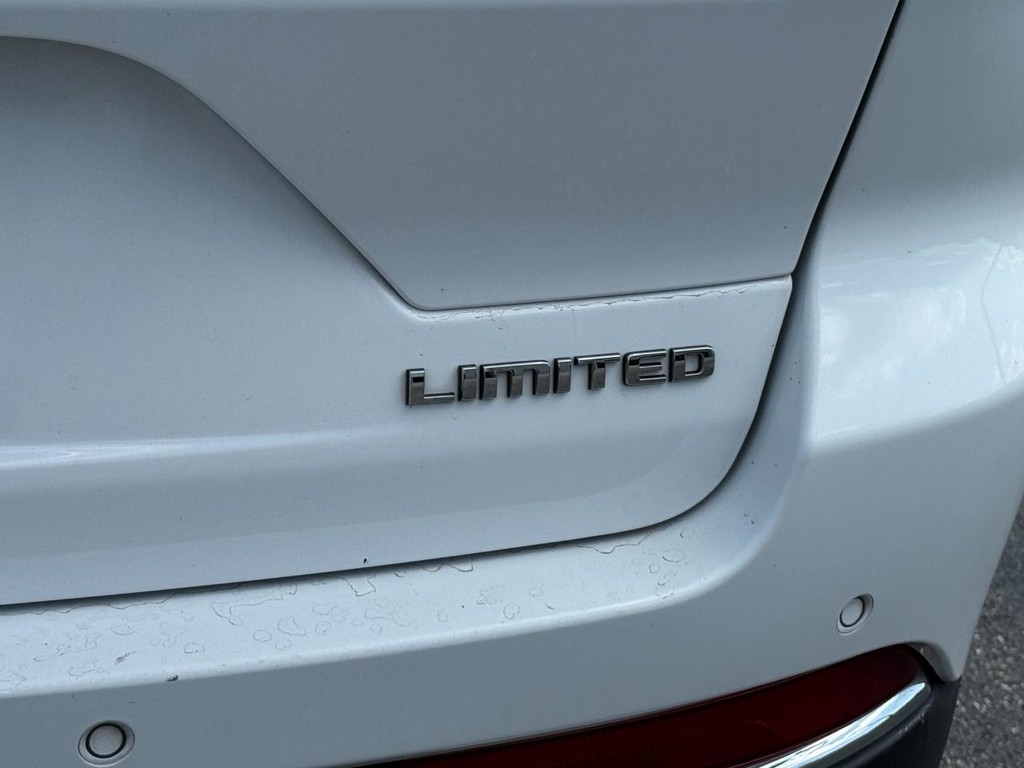 Jeep Grand Cherokee Vehicle Full-screen Gallery Image 11