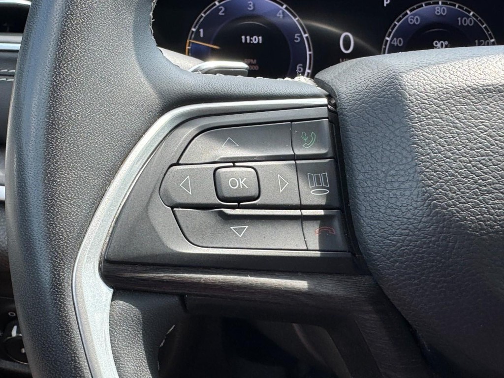 Jeep Grand Cherokee Vehicle Full-screen Gallery Image 20