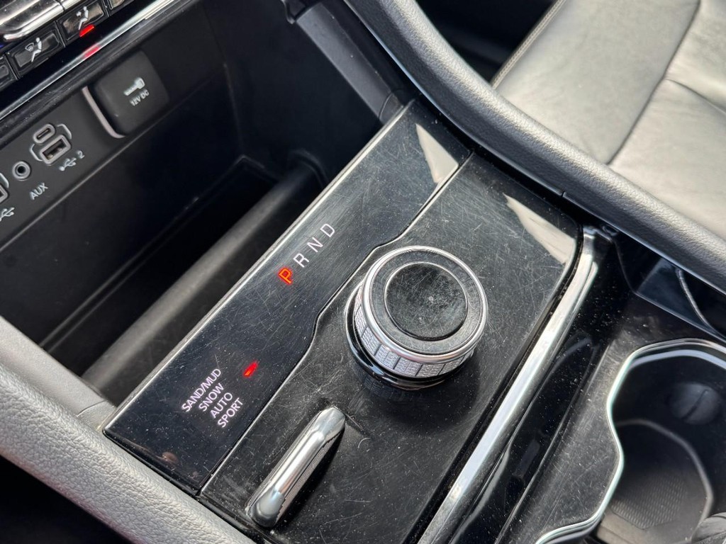 Jeep Grand Cherokee Vehicle Full-screen Gallery Image 23