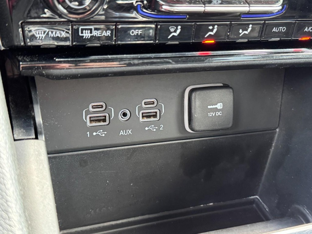 Jeep Grand Cherokee Vehicle Full-screen Gallery Image 24