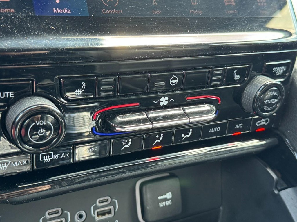 Jeep Grand Cherokee Vehicle Full-screen Gallery Image 25