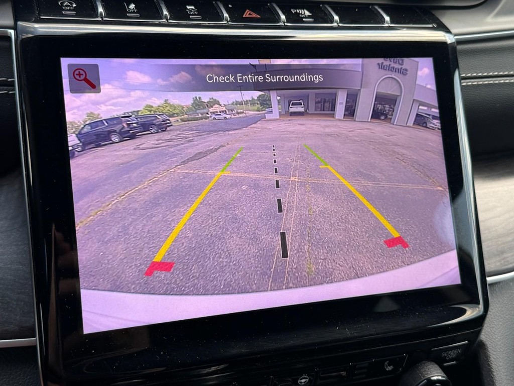 Jeep Grand Cherokee Vehicle Full-screen Gallery Image 28