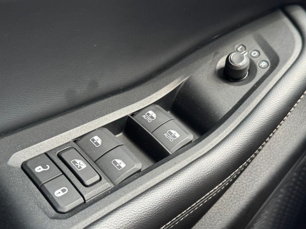 Jeep Grand Cherokee Vehicle Full-screen Gallery Image 29