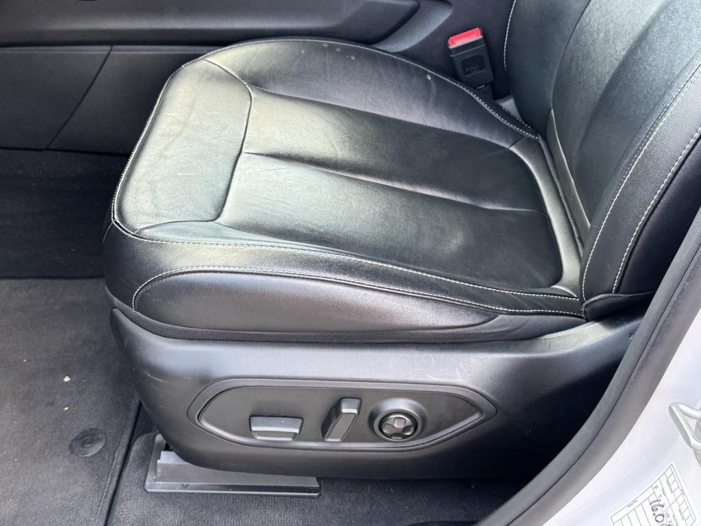 Jeep Grand Cherokee Vehicle Full-screen Gallery Image 30