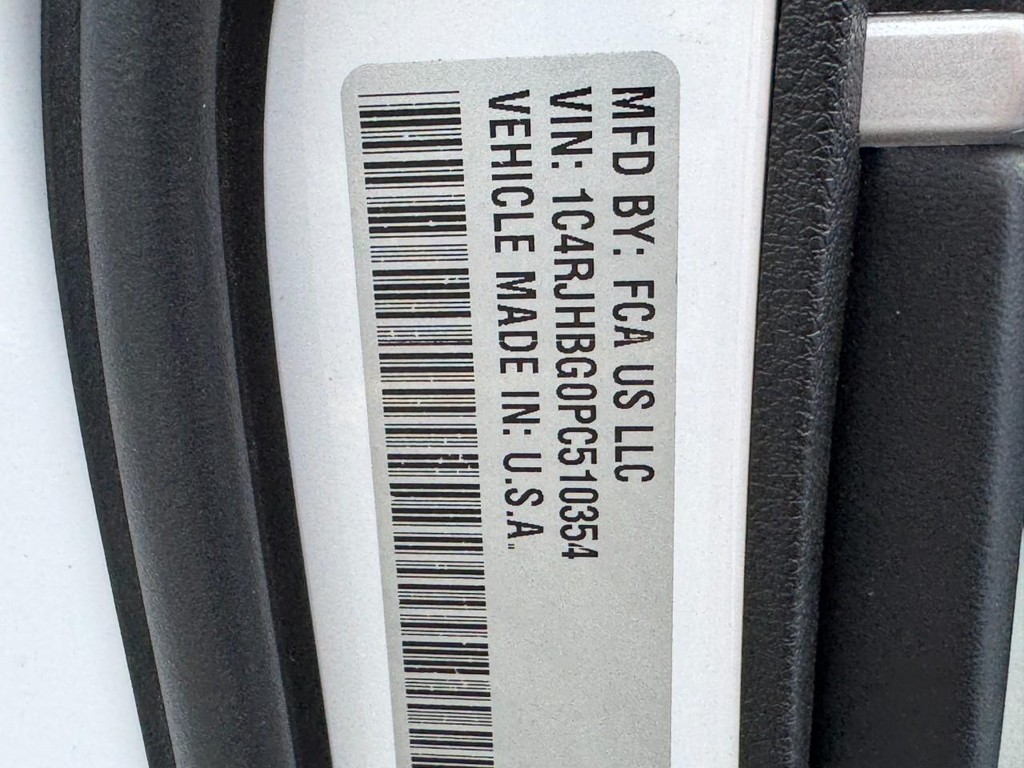 Jeep Grand Cherokee Vehicle Full-screen Gallery Image 31