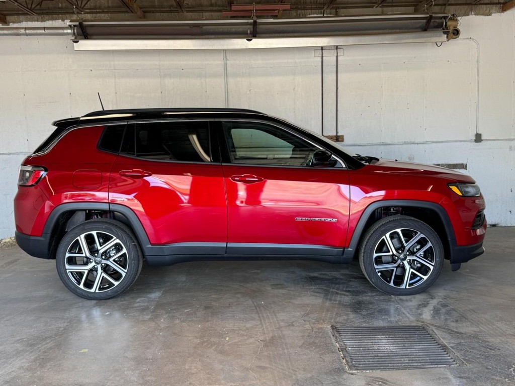 Jeep Compass Vehicle Full-screen Gallery Image 02
