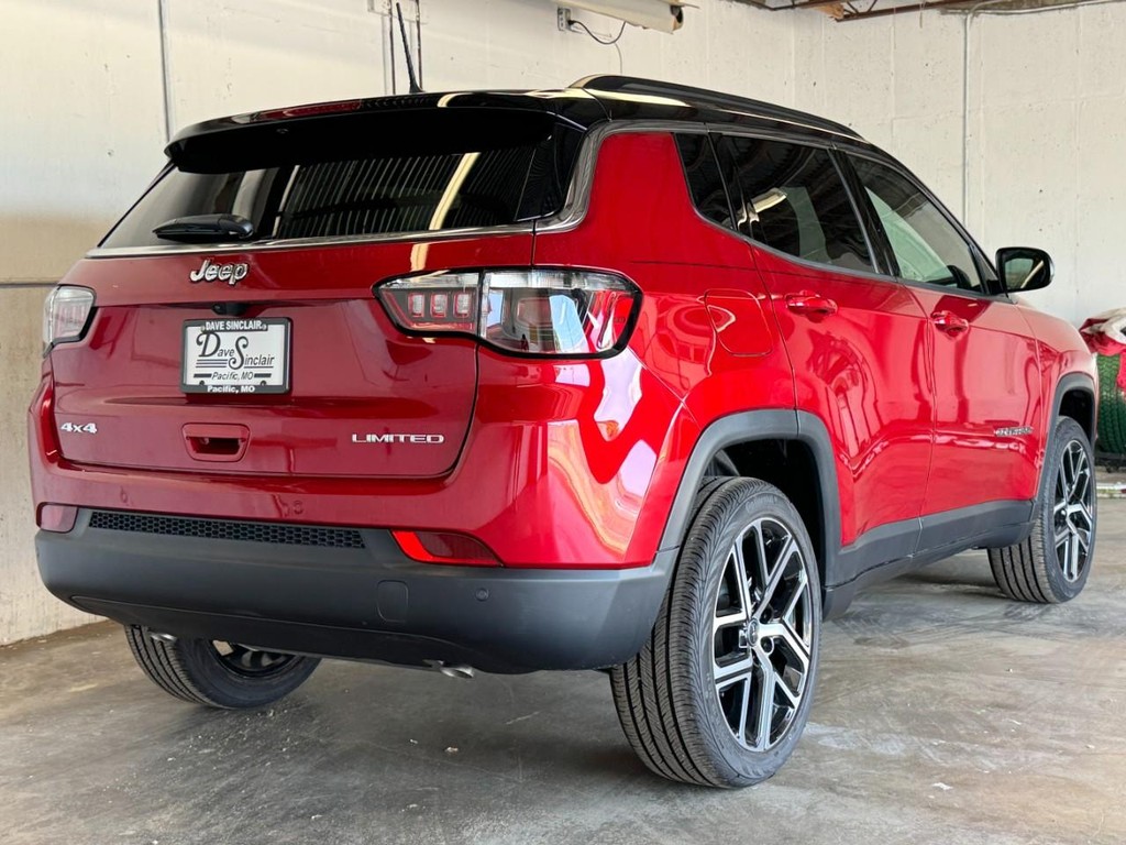 Jeep Compass Vehicle Full-screen Gallery Image 03