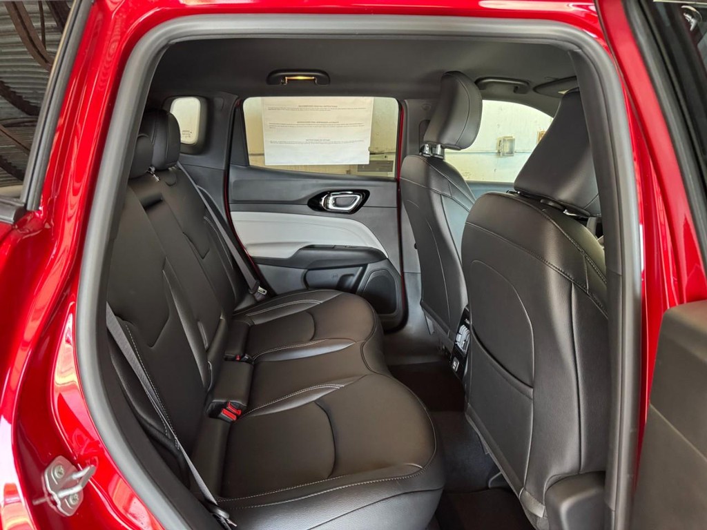 Jeep Compass Vehicle Full-screen Gallery Image 04