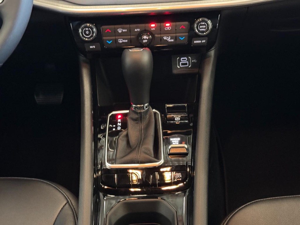 Jeep Compass Vehicle Full-screen Gallery Image 08