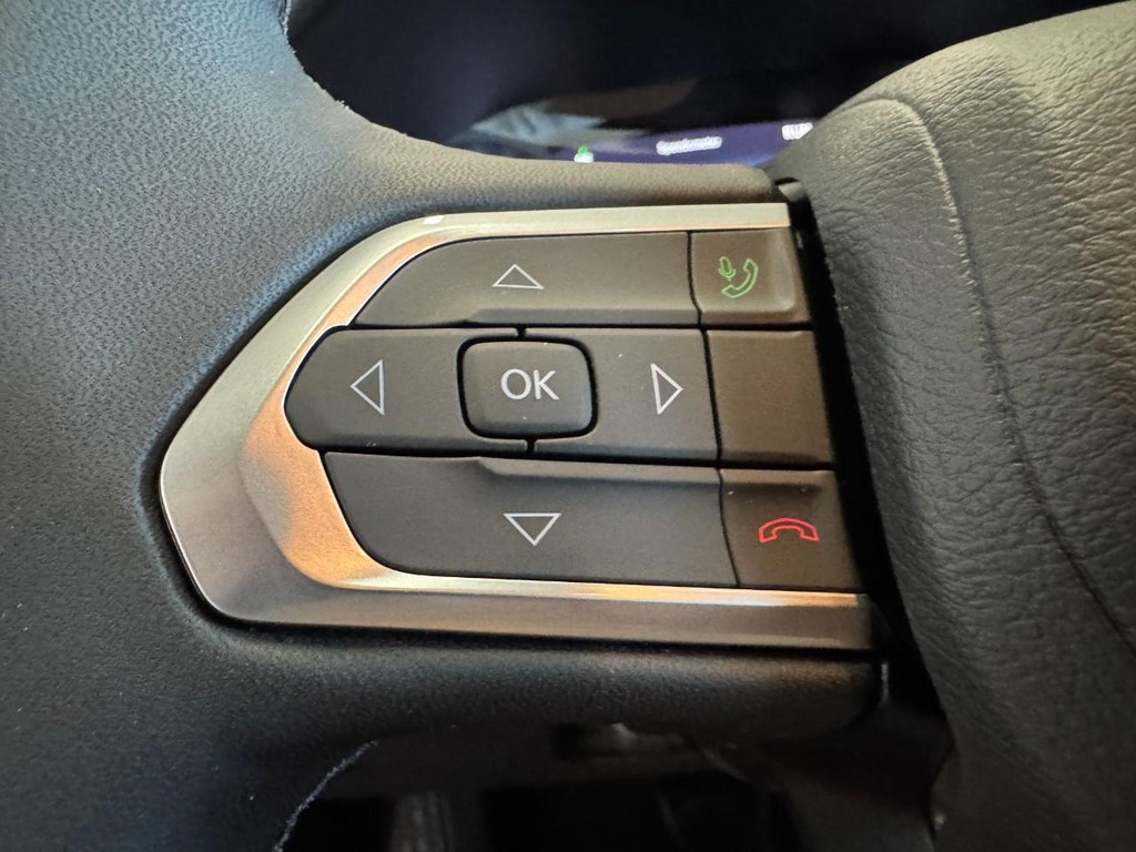 Jeep Compass Vehicle Full-screen Gallery Image 09