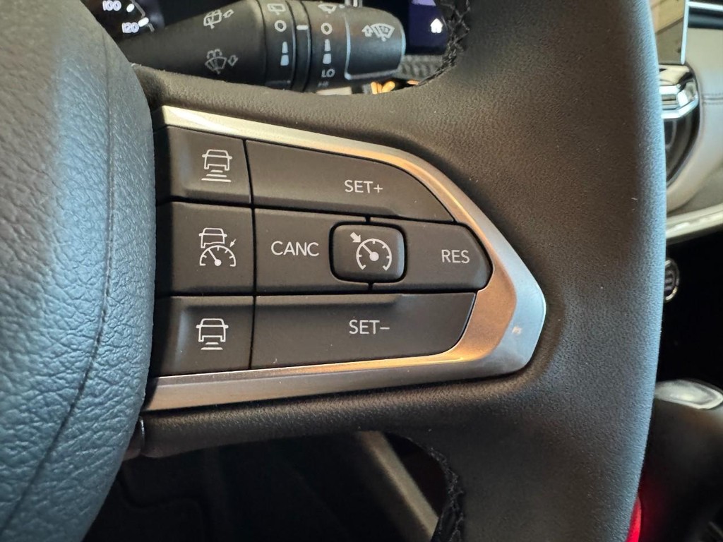 Jeep Compass Vehicle Full-screen Gallery Image 10