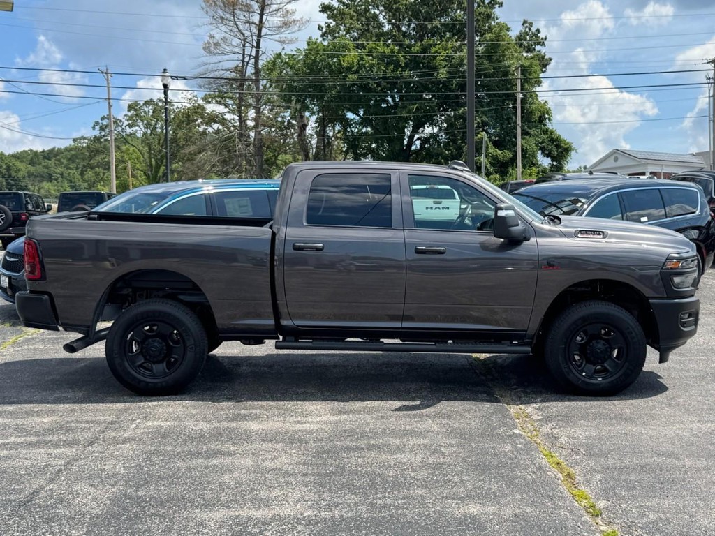 Ram 2500 Vehicle Full-screen Gallery Image 02