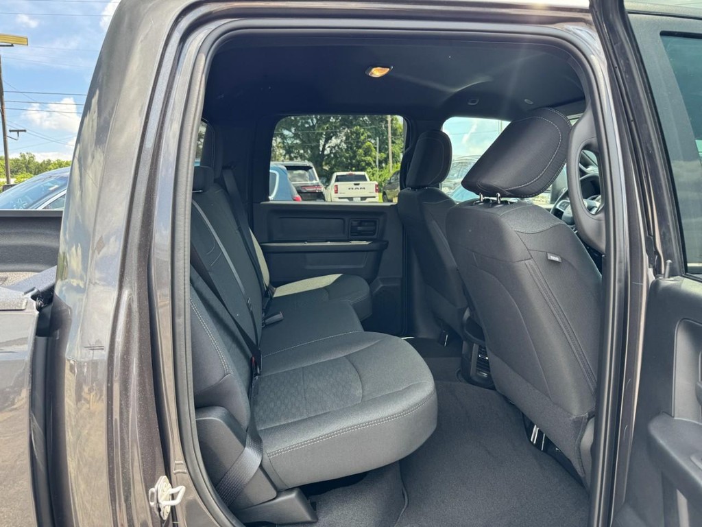 Ram 2500 Vehicle Full-screen Gallery Image 05