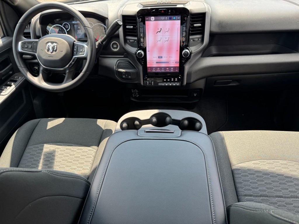 Ram 2500 Vehicle Full-screen Gallery Image 06