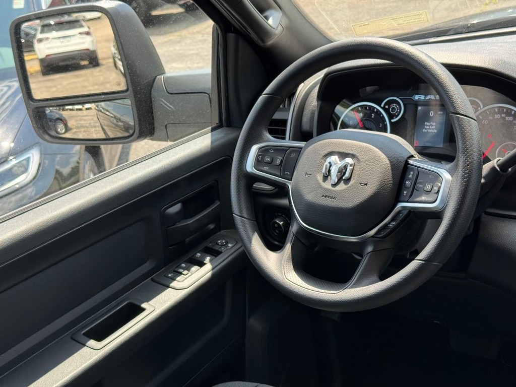 Ram 2500 Vehicle Full-screen Gallery Image 07