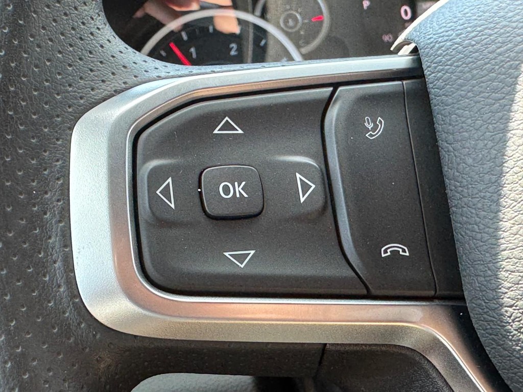 Ram 2500 Vehicle Full-screen Gallery Image 10