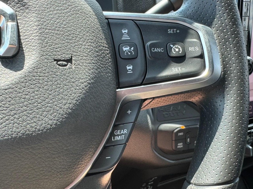 Ram 2500 Vehicle Full-screen Gallery Image 11