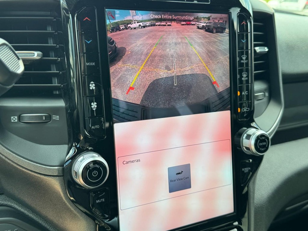 Ram 2500 Vehicle Full-screen Gallery Image 13