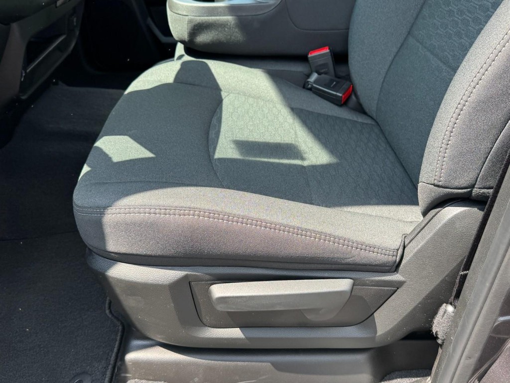 Ram 2500 Vehicle Full-screen Gallery Image 14