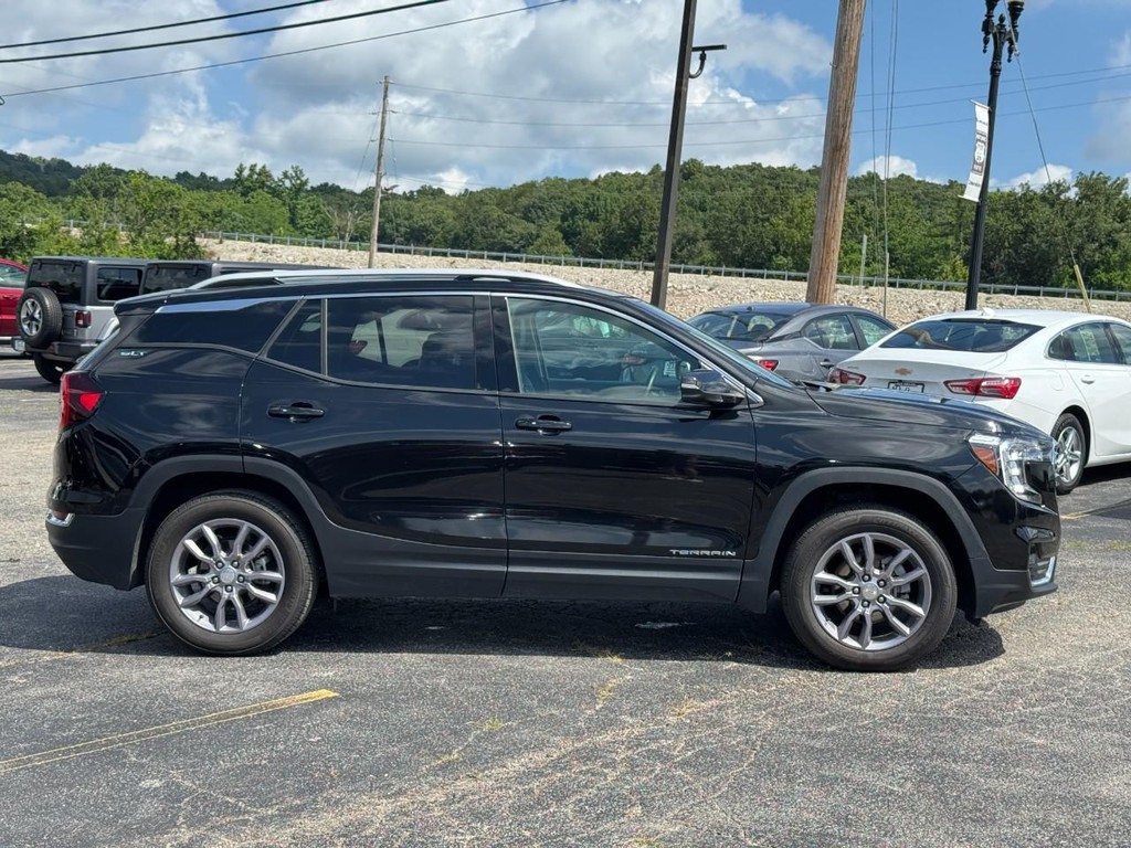 GMC Terrain Vehicle Full-screen Gallery Image 02