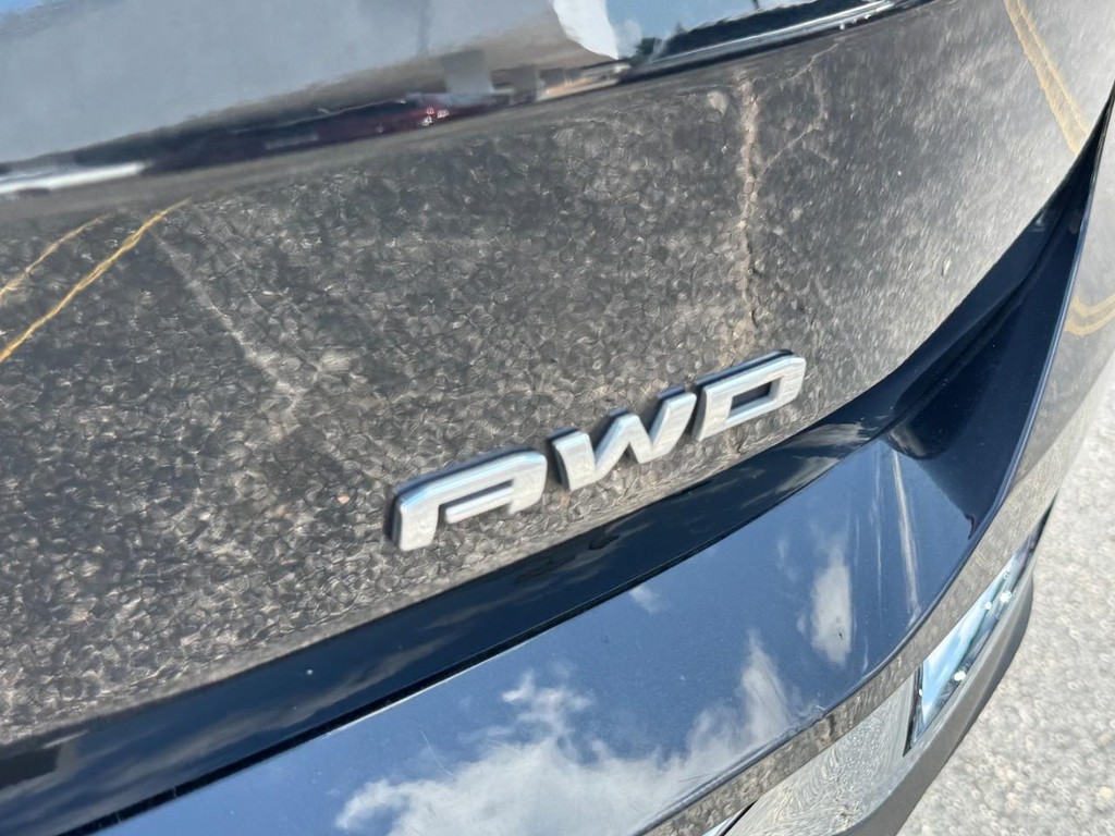 GMC Terrain Vehicle Full-screen Gallery Image 08