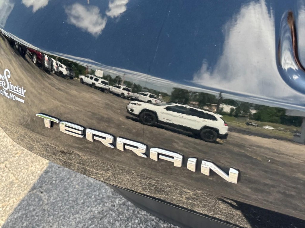 GMC Terrain Vehicle Full-screen Gallery Image 09