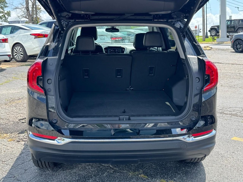 GMC Terrain Vehicle Full-screen Gallery Image 10