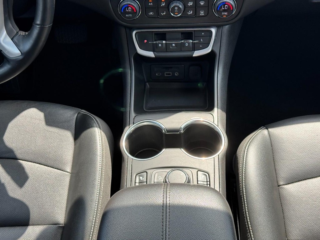 GMC Terrain Vehicle Full-screen Gallery Image 16