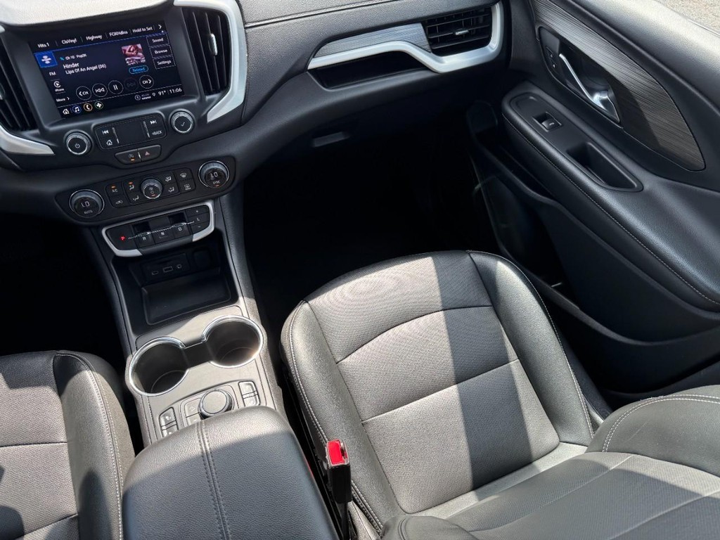 GMC Terrain Vehicle Full-screen Gallery Image 17