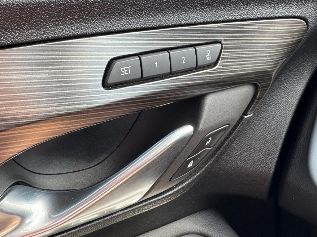 GMC Terrain Vehicle Full-screen Gallery Image 18