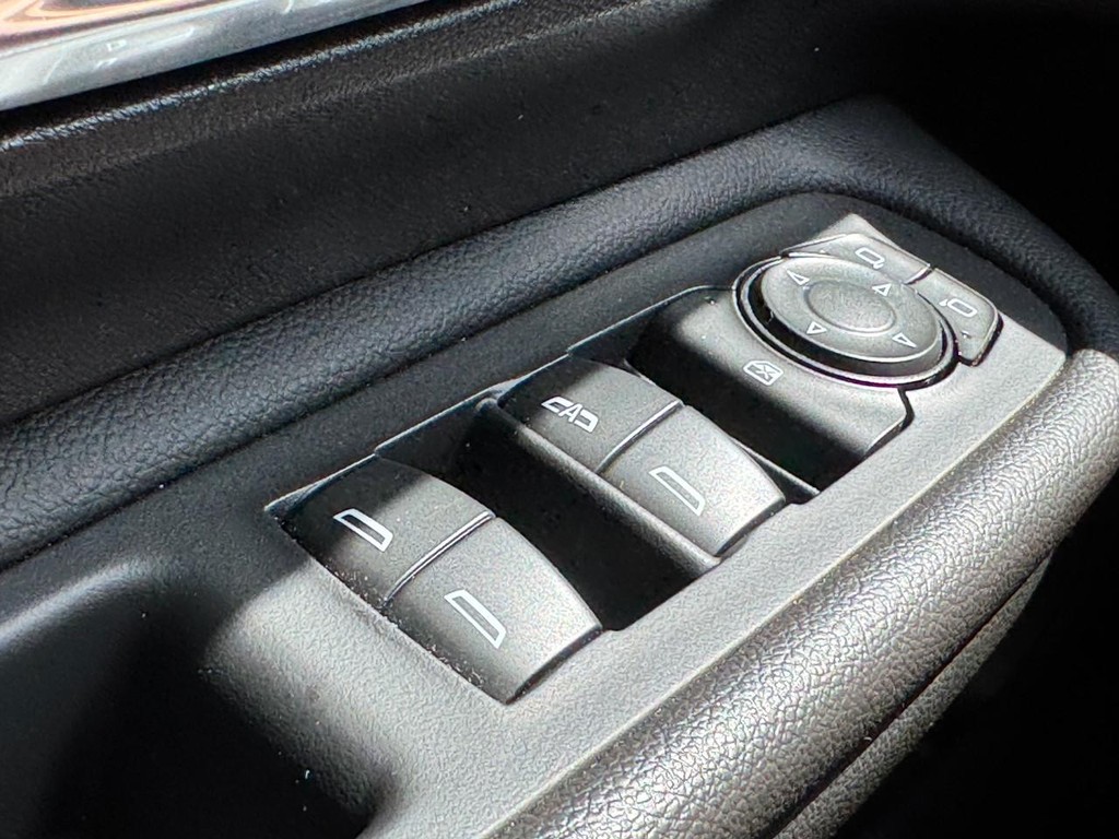 GMC Terrain Vehicle Full-screen Gallery Image 25