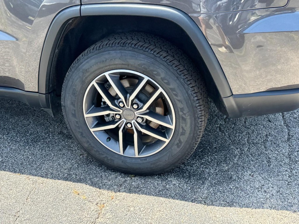 Jeep Grand Cherokee Vehicle Full-screen Gallery Image 05