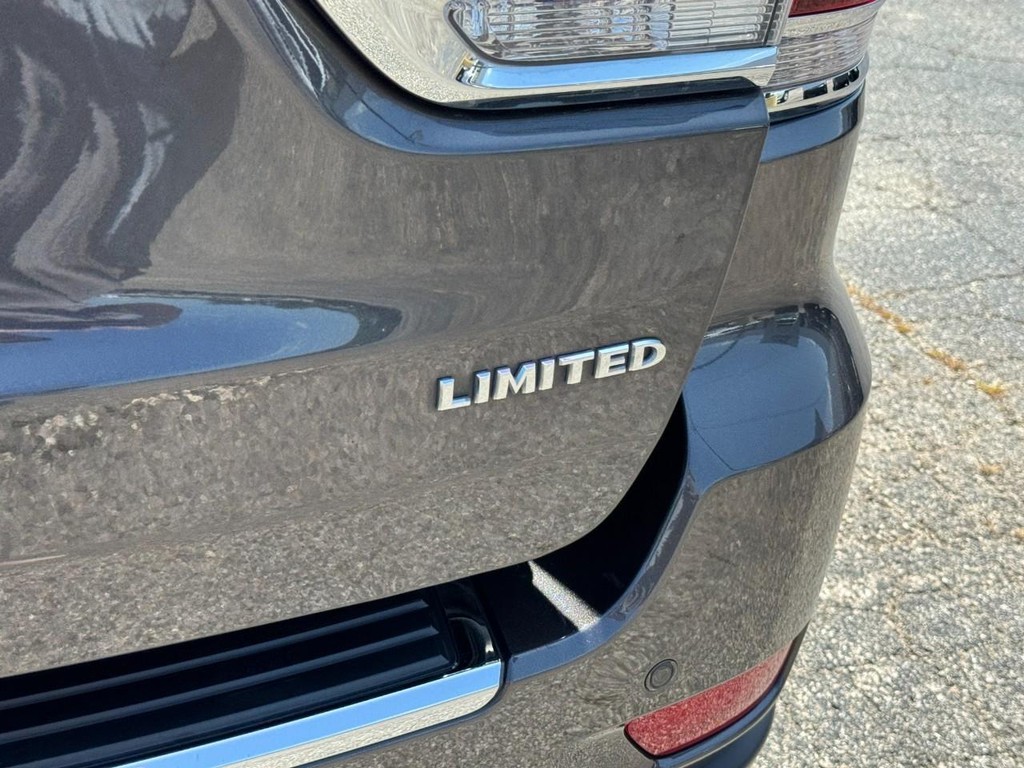 Jeep Grand Cherokee Vehicle Full-screen Gallery Image 08