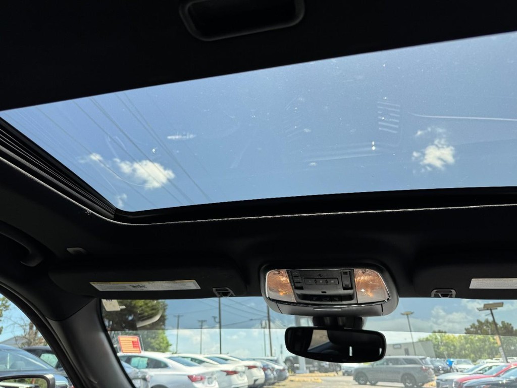 Jeep Grand Cherokee Vehicle Full-screen Gallery Image 13