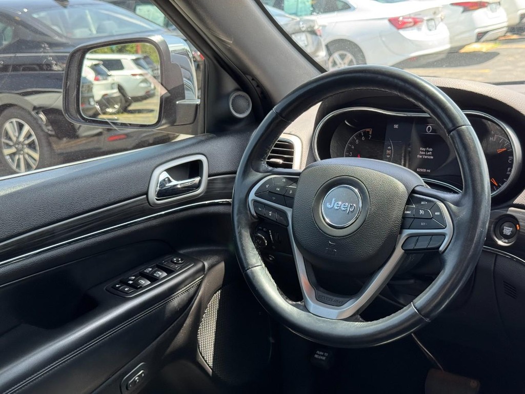 Jeep Grand Cherokee Vehicle Full-screen Gallery Image 15