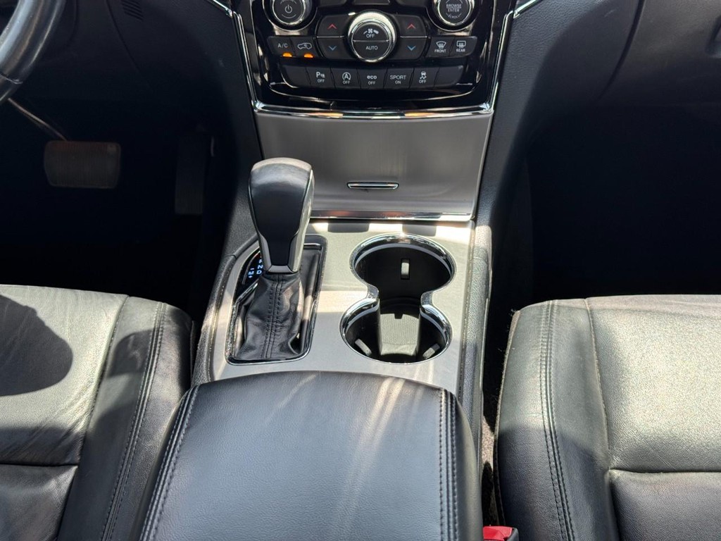 Jeep Grand Cherokee Vehicle Full-screen Gallery Image 17