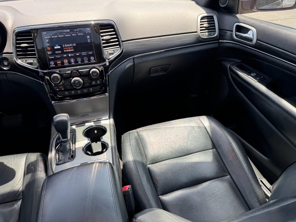 Jeep Grand Cherokee Vehicle Full-screen Gallery Image 18